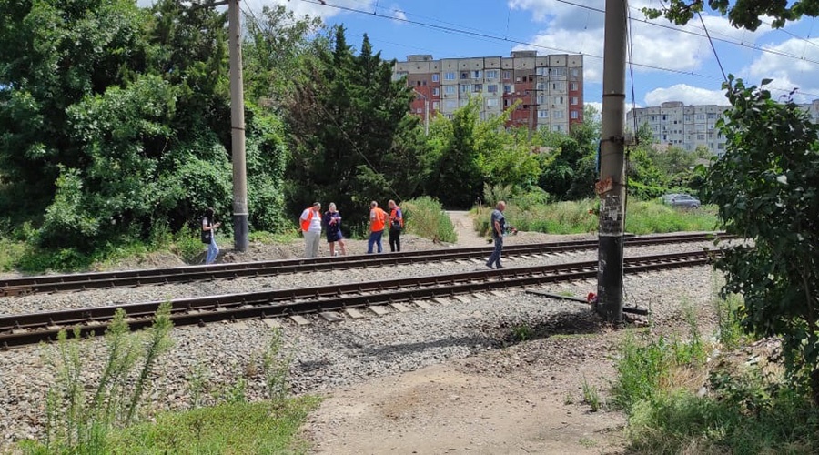 Поезд насмерть сбил 17-летнюю девушку в Симферополе