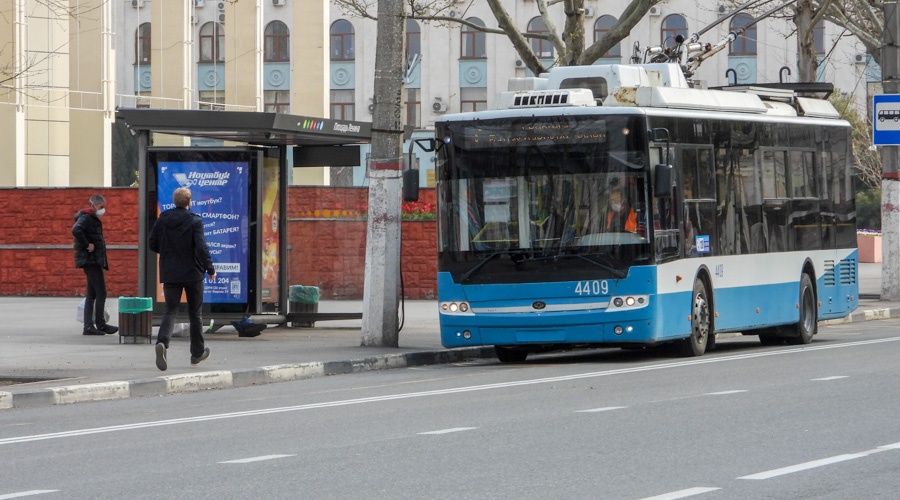 Работа общественного транспорта и пригородных поездов возобновляется в Крыму