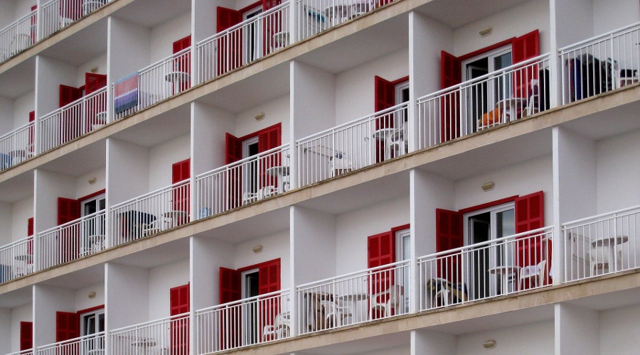 Местный житель обворовал через балкон постоялицу одной из гостиниц Ялты   