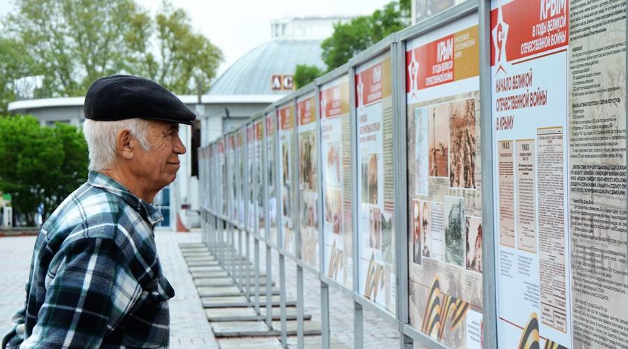 Фотовыставка «Крым в годы Великой Отечественной войны» открылась на центральной площади Симферополя