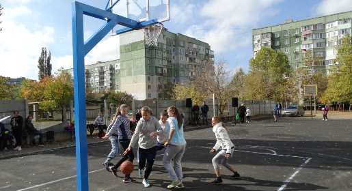 Новая площадка для уличного баскетбола открыта на окраине Симферополя (ФОТО)