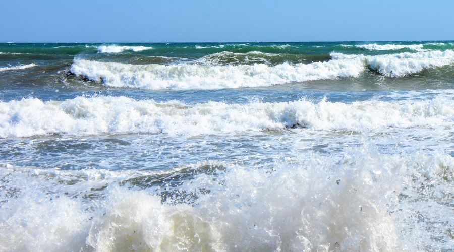 Трое человек утонули в Черном море у берегов Крыма за сутки