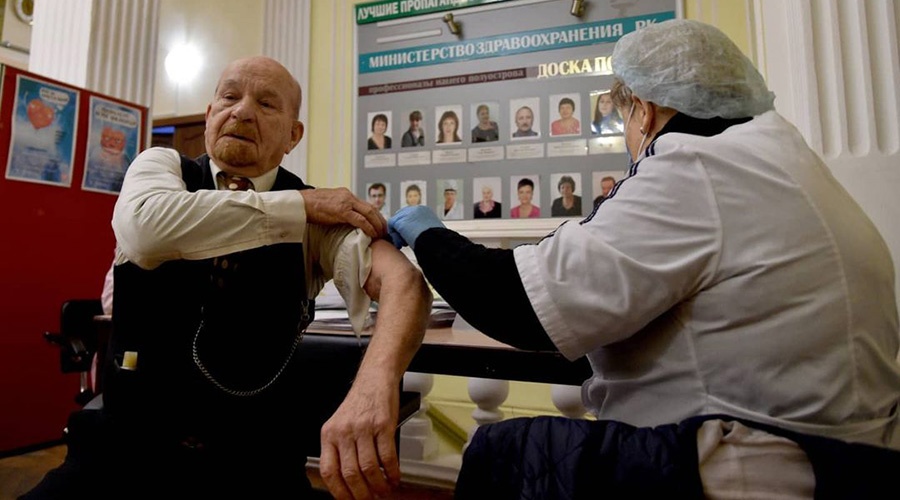 Более 50 тысяч человек за неделю привились первым компонентом вакцины от COVID-19 в Крыму