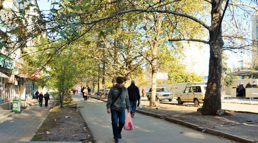 Власти Симферополя пообещали благоустроить сквер между Москольцом и «Привозом» до середины лета