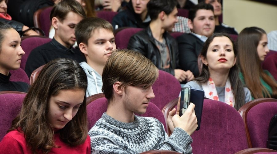 Заявки на получение выплаты на детей 16-17 лет в Крыму начнут принимать с 1 июня