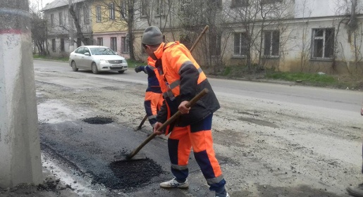 Дорожники за полторы недели в пять раз увеличили темпы ямочного ремонта в Симферополе