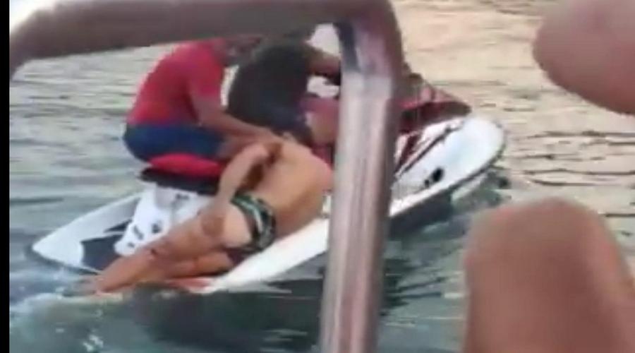 Появилось видео спасения мужчины, пострадавшего от наезда катера под Алуштой