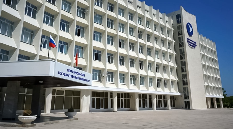 Учебные корпуса и общежития СевГУ эвакуировали после сообщения о минировании