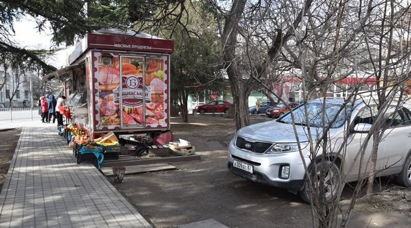 Участок в Симферополе под сквер с памятником Амет-Хану Султану очистят от торговли до мая