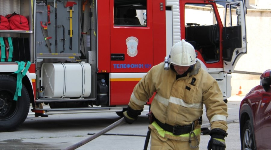 Спасатели полностью ликвидировали пожар в ялтинском санатории