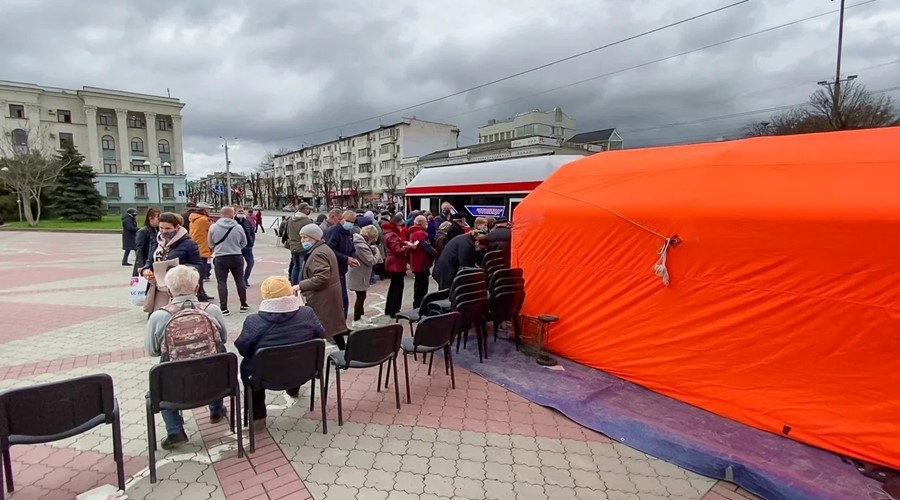 Более 20 тысяч человек в Крыму привились от COVID-19 за майские праздники