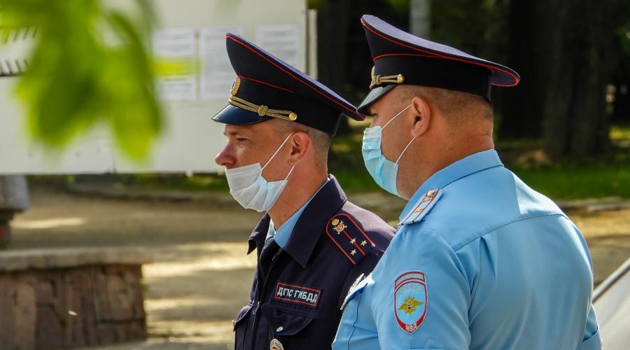 Полицейские в Крыму оштрафовали за сутки 48 нарушителей масочного режима