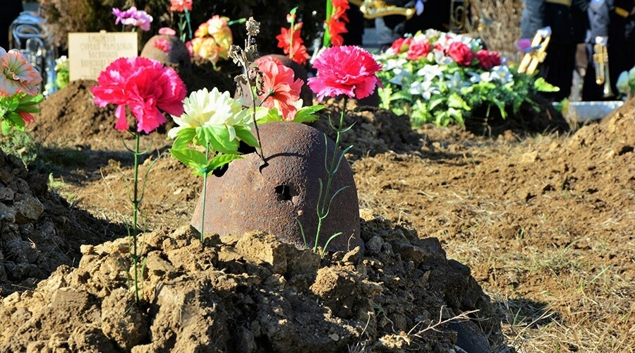 Останки 16 бойцов Красной Армии с почестями перезахоронили в Крыму