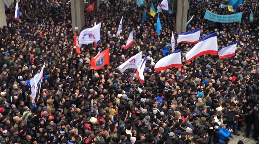 Сенатор предложил наградить участников митинга 26 февраля 2014-го медалью «За защиту Крыма»