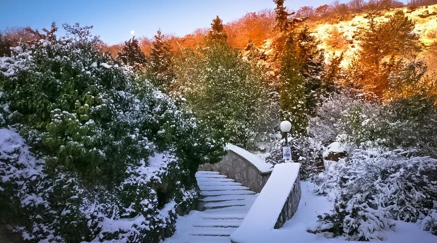МЧС предупредило об усилении ветра и мокром снеге в горах Крыма