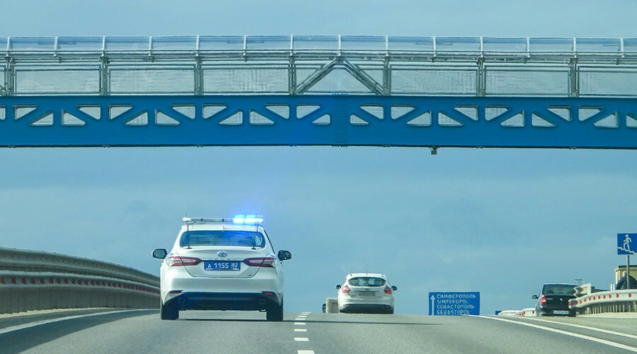 Посты ГИБДД развернули на «Тавриде», водителей предупреждают о закрытии проезда по мосту