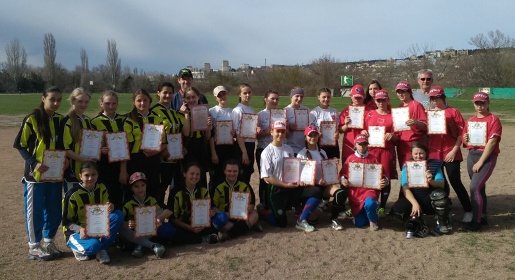 Призёры первенства Крыма по софтболу среди девушек 14-19 лет определены в Симферополе