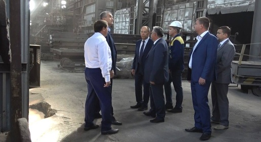 Аксёнов поручил выплатить долги работникам Керченского металлургического завода и пообещал загрузку предприятия