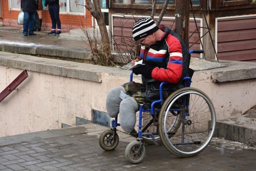 Власти Симферополя выяснят мнение инвалидов о доступности объектов торговли и общепита