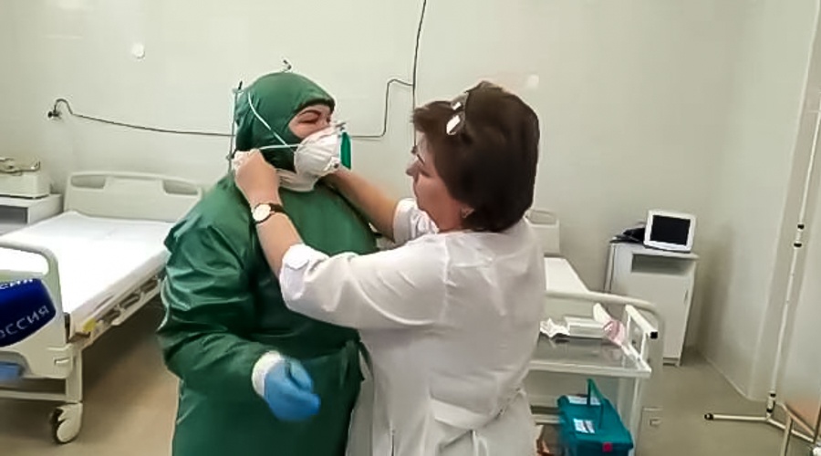Медики показали единственный в Крыму бокс для перевозки инфекционных больных