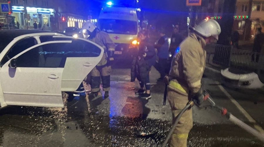 Один человек пострадал при столкновении легковушки с автобусом в Симферополе
