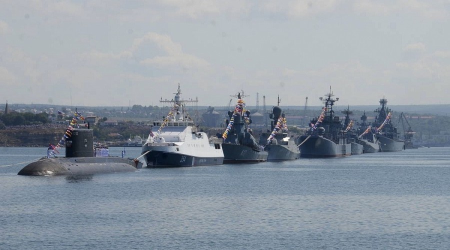 Около 50 кораблей и судов обеспечения ЧФ привлекут к праздничным мероприятиям в День ВМФ