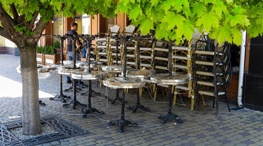 Закрытие кафе и ресторанов из-за ограничений подачи воды в Симферополе не планируется