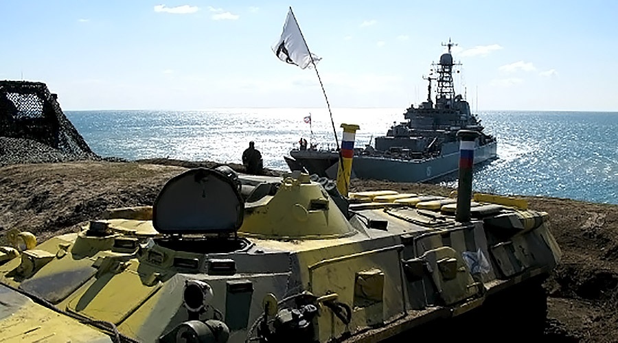 Более 500 военнослужащих отработали на побережье Крыма высадку десанта 