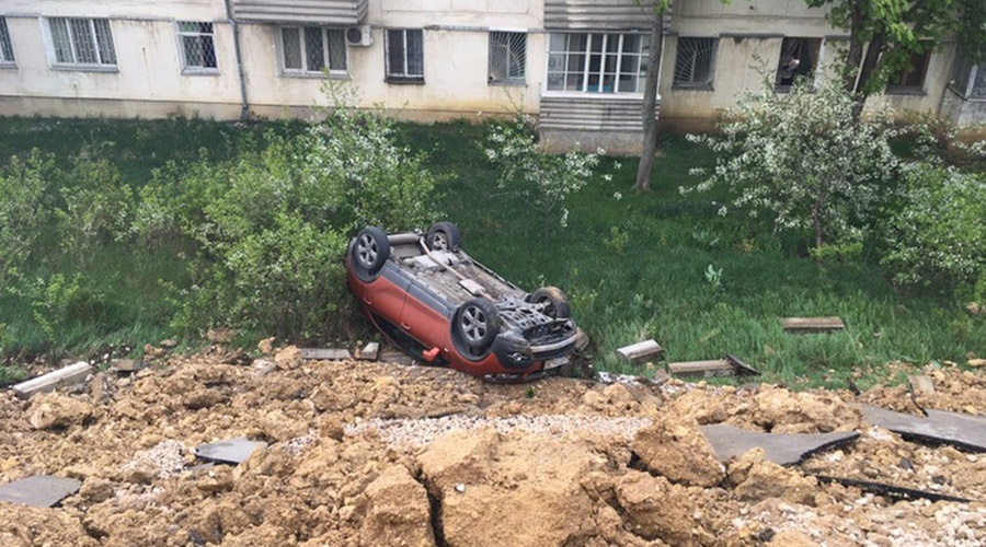 Жительница Севастополя в суде требует компенсацию за уничтоженный при обрушении парковки автомобиль