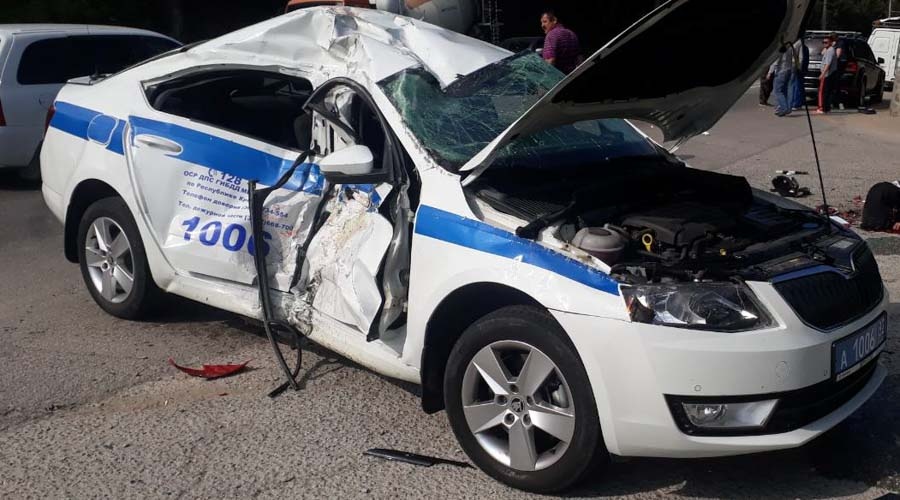 Мотоциклист погиб при столкновении с автомобилем ГИБДД в Крыму