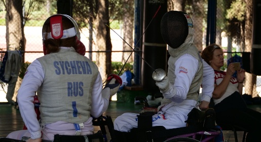 Ведущие российские фехтовальщики на колясках тренируются в Алуште