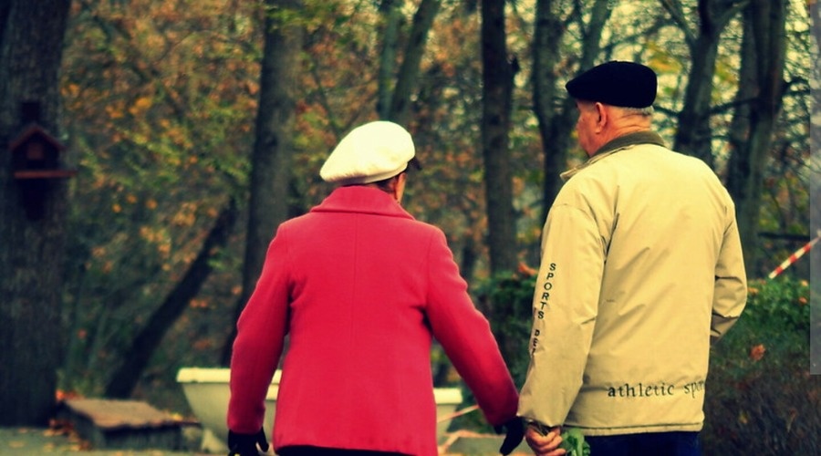 Численность долгожителей в России увеличилась в прошлом году на 6,5%