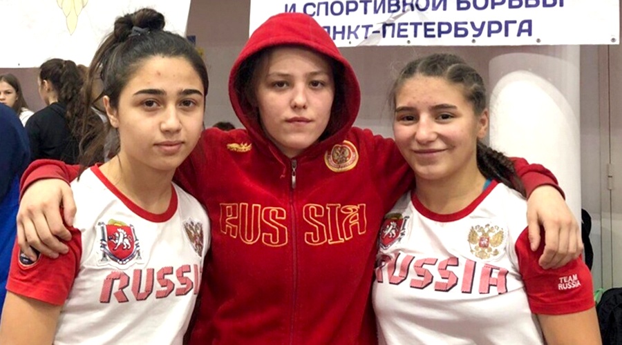 Крымские спортсменки завоевали бронзовые медали на турнире по борьбе в Санкт-Петербурге