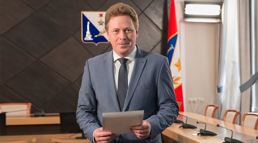 Бывшего губернатора Севастополя исключили из «Единой России» за скандал в аэропорту