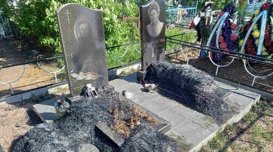 Неизвестные сожгли несколько могил на кладбище в селе Кубанское в поминальную неделю