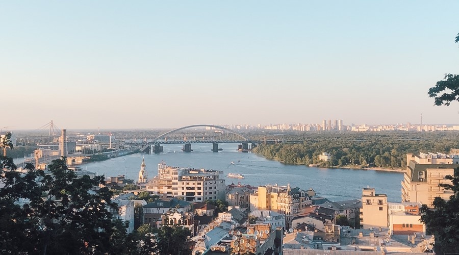 Киев призвал недовольных законом о языке уезжать из Украины