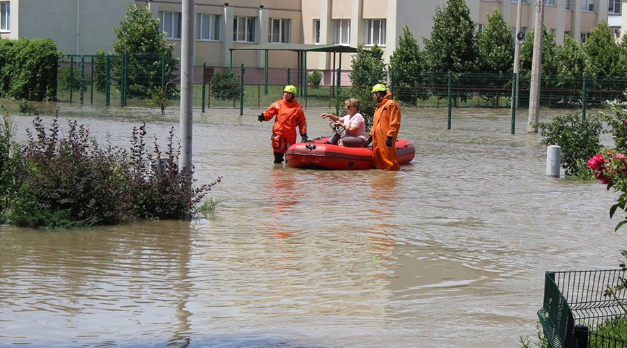 Более 220 объектов дорожной инфраструктуры пострадали из-за потопа в Крыму