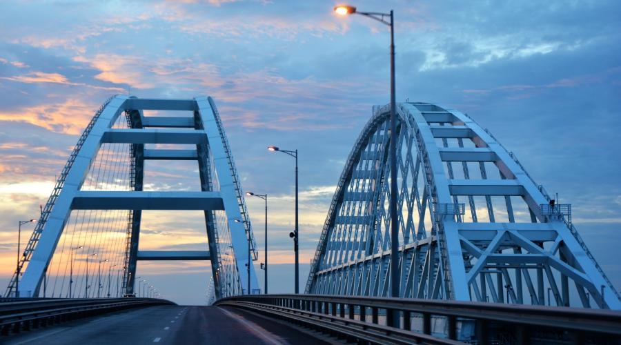 Ротенберг поблагодарил строителей Крымского моста за работу