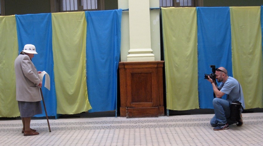 Сенатор от Крыма назвала украинские выборы смехом сквозь слезы