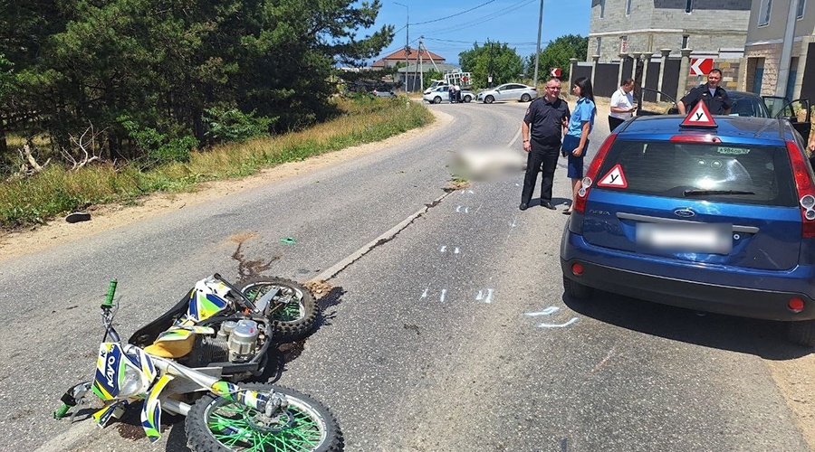 Подросток погиб в ДТП с мотоциклом и учебной машиной в Севастополе