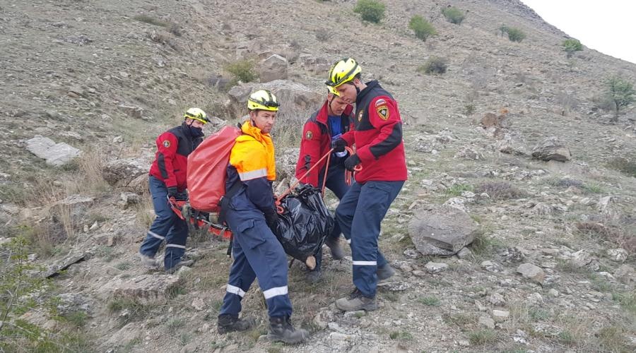 Подросток погиб после падения с высоты более 30 метров в Судаке 