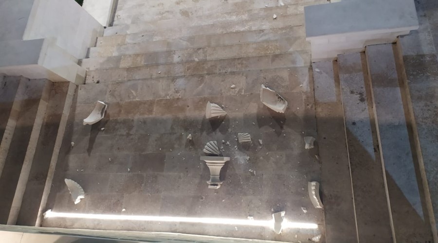 Полицейские нашли вандалов, повредивших Митридатскую лестницу в Керчи