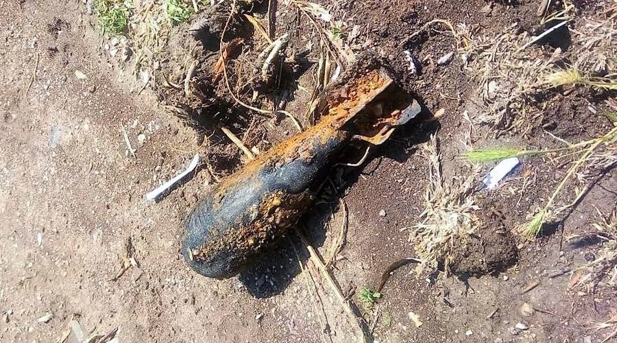 Найденный на симферопольской набережной снаряд еще находится на месте обнаружения