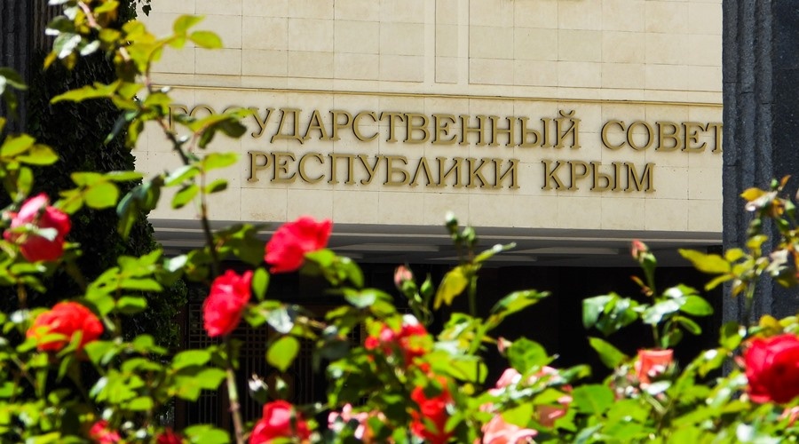 Общественная палата в прямом эфире принимает вопросы от граждан по развитию ситуации с COVID-19 в Крыму