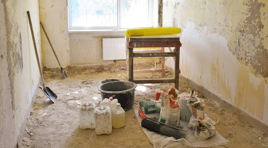 Подрядчик капремонта симферопольского дома получил 700 тысяч рублей за невыполненные работы
