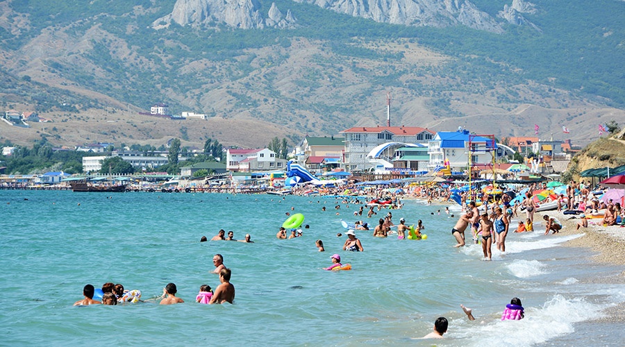 Количество отдохнувших в Крыму туристов превысило 3 млн с начала года 