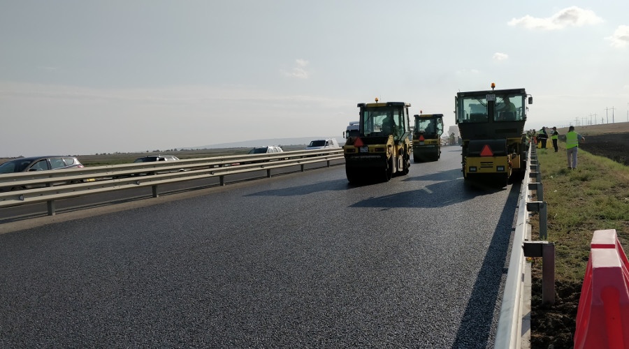 «ВАД» закрыл для движения две полосы «Тавриды» от автоподхода к Крымскому мосту для завершения работ