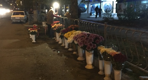 Власти Симферополя снова оштрафовали стихийных торговцев цветами