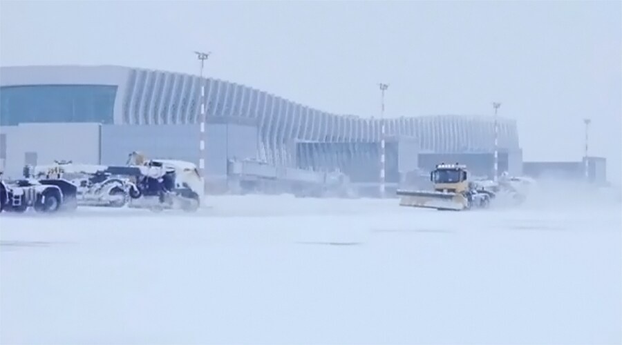 Снегопад задержал четыре рейса в аэропорту Симферополя