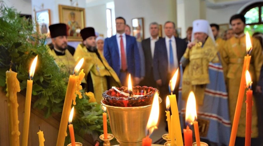 Крымская епархия не отменила пасхальные богослужения